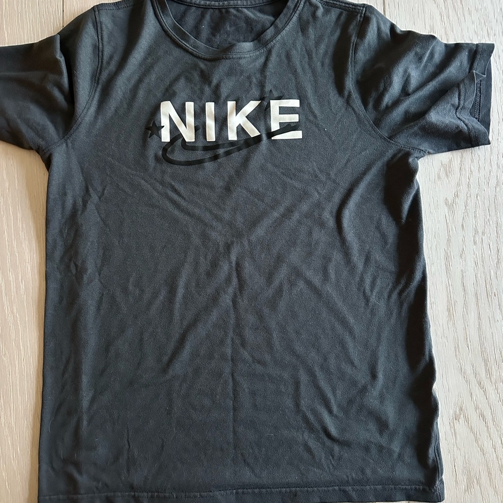 Nike Sportswear Dri-FIT Kids Perfect Select Graphic Anthracite Tee DR8782-061 L